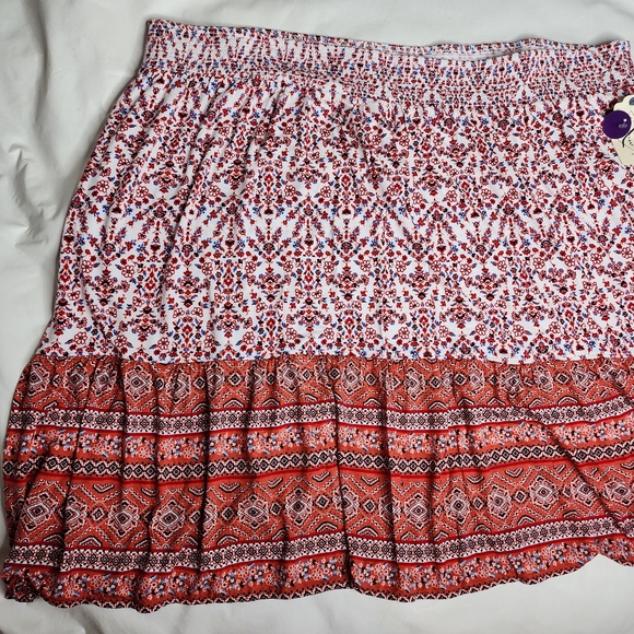 Saint John's Bay Women's Skirt Stretchy Casual Floral Red White Plus Size 4X NWT - Picture 6 of 13